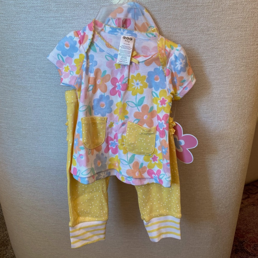 🌷 NEW 3-6 months Baby Girl Floral Outfit with Hat